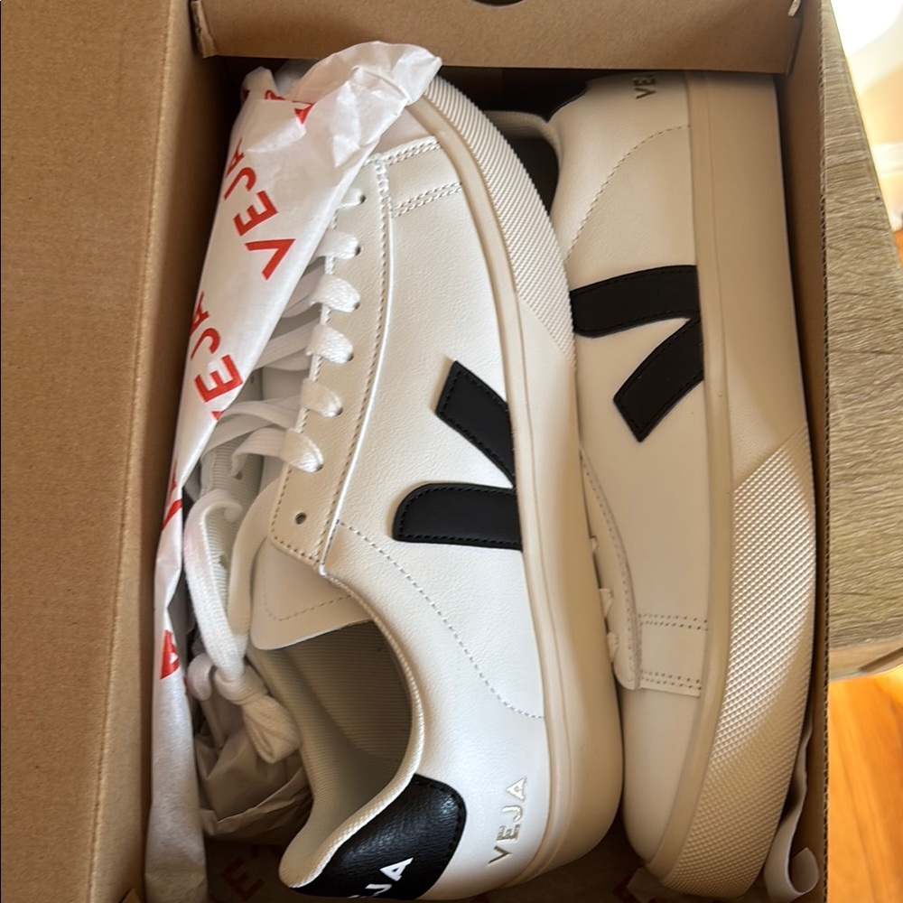 Veja Brown Box with White Logo